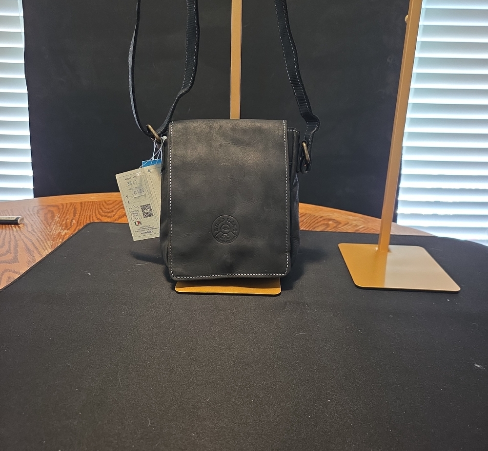 Leaf Bags VEra Pelle Black Leather Crossbody Bag - Classic Shoulder Pouch